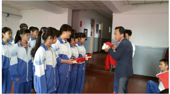 九十八中学团委纪念“五四运动”主题升旗仪式