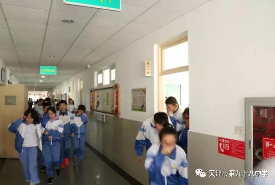 天津市第九十八中学消防紧急疏散演练及安全教育活动 天津市第九十八中学消防紧急疏散演练及安全教育活动